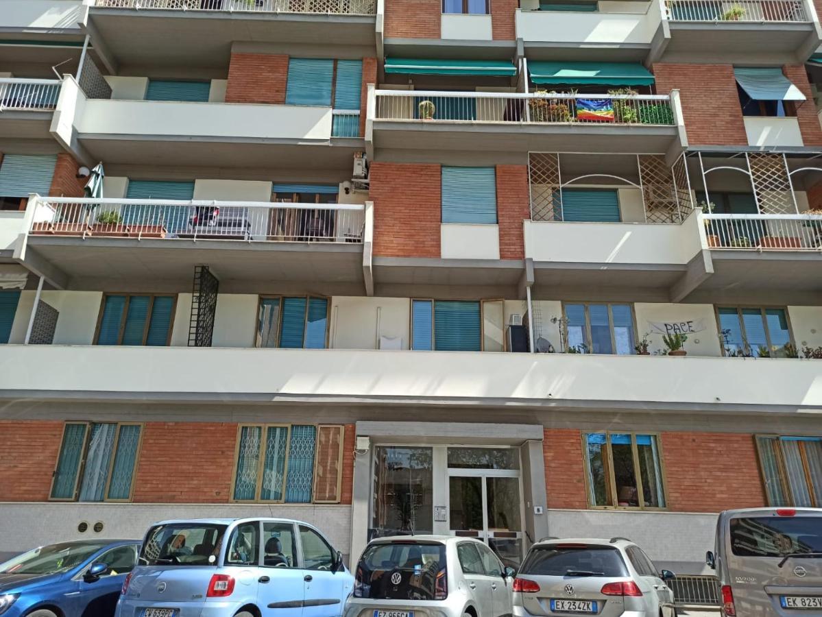 フィレンツェCasa Vacanze Giulia A Careggi Wi-Fiアパートメント エクステリア 写真
