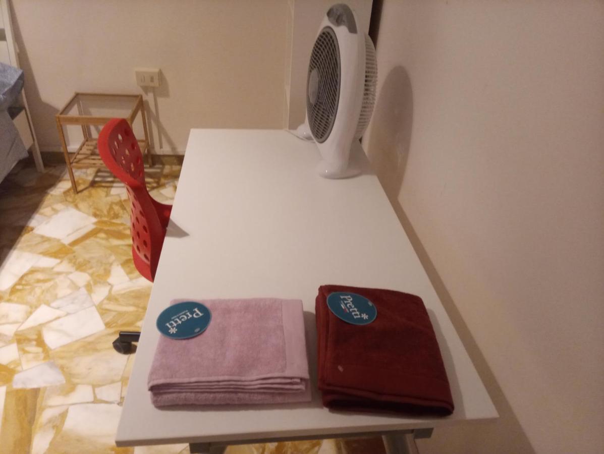 フィレンツェCasa Vacanze Giulia A Careggi Wi-Fiアパートメント エクステリア 写真